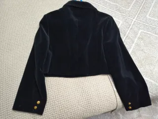 Chaqueta negra terciopelo adornos dorados