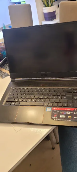 Portátil MSI MS-16Q2 Negro