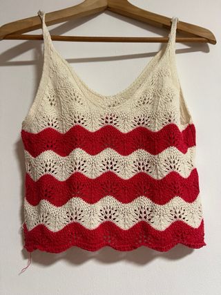 Camiseta tirantes crochet roja y blanca