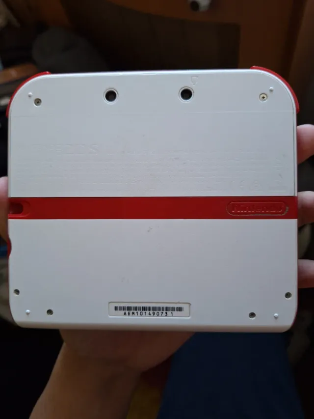 Nintendo 2DS + Custodia Rossa