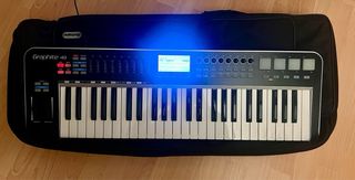 Teclado Controlador MIDI Samson Graphite 49