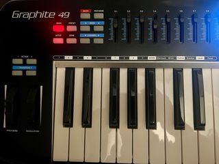 Teclado Controlador MIDI Samson Graphite 49