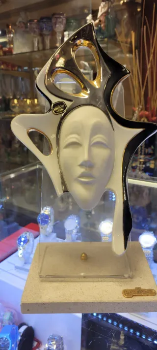 Figura Galos Porcelana Máscara Platino y Oro