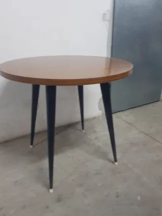 Tavolo rotondo vintage in legno e metallo