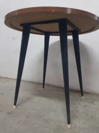Tavolo rotondo vintage in legno e metallo