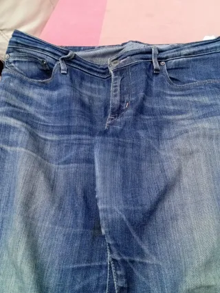 Lote 2 pantalones vaqueros Levi's, con desgaste