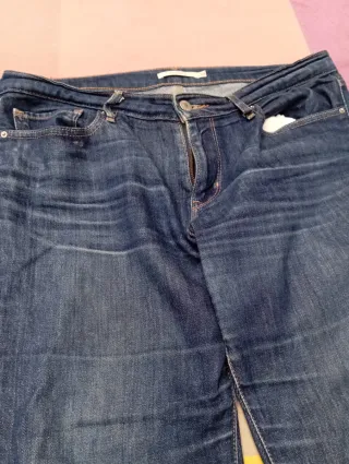 Lote 2 pantalones vaqueros Levi's, con desgaste