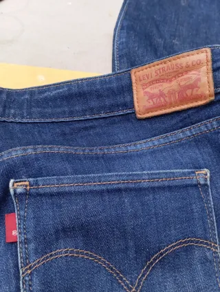 Lote 2 pantalones vaqueros Levi's, con desgaste
