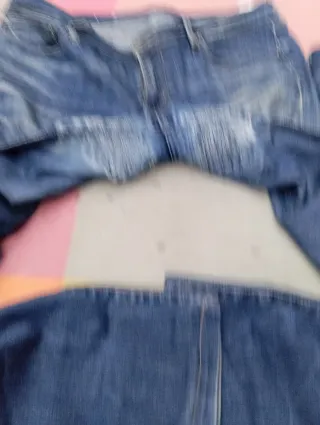 Lote 2 pantalones vaqueros Levi's, con desgaste