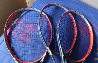 Lote de 3 raquetas de tenis Prince y Raquetero.