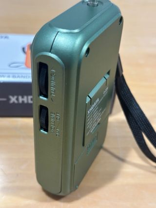 Radio Portátil XHDATA D220 FM AM SW