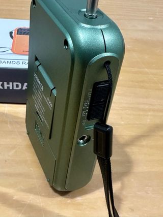 Radio Portátil XHDATA D220 FM AM SW