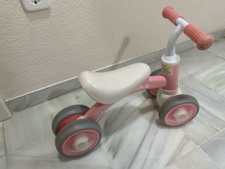 Bici corre pasillo niña rosa