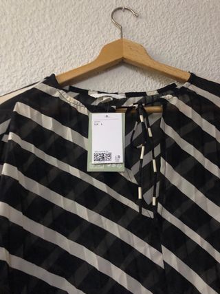 Blusa plisada a rayas. Talla L