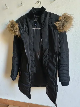 Chaquetón Norway Negro con Capucha y Pelo