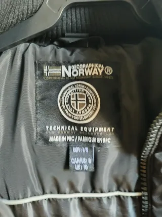 Chaquetón Norway Negro con Capucha y Pelo