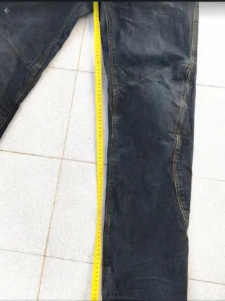 Pantalón vaquero moto con protección rodillas