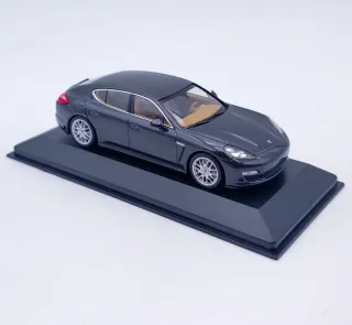 PORSCHE PANAMERA S 1:43 MINICHAMPS