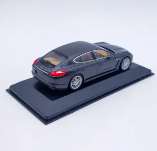 PORSCHE PANAMERA S 1:43 MINICHAMPS