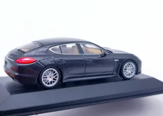 PORSCHE PANAMERA S 1:43 MINICHAMPS