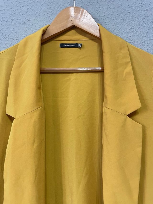 Blazer Stradivarius Amarillo