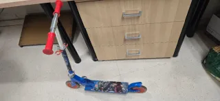 Patinete infantil azul Avengers