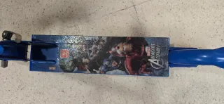 Patinete infantil azul Avengers