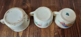 Set di tazze antiche in ceramica