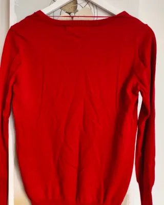 Jersey Zara cuello pico rojo