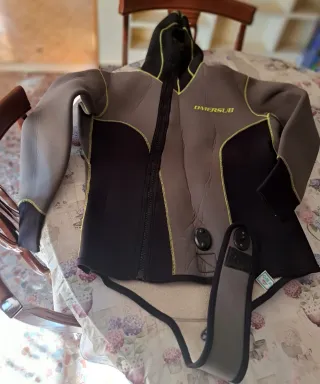 Traje de neopreno OmerSub con capucha integrada