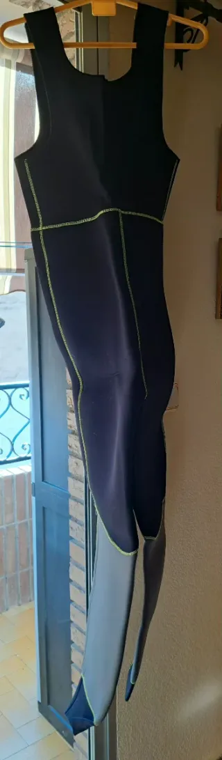 Traje de neopreno OmerSub con capucha integrada