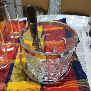 Vasos tubo(11),chupito(6),hielera,plato picoteo