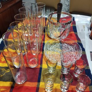 Vasos tubo(11),chupito(6),hielera,plato picoteo