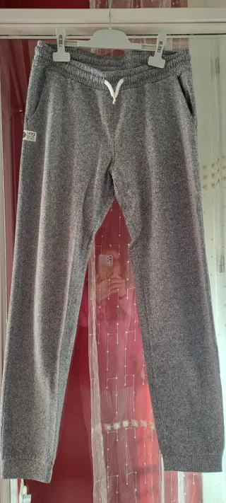 Pantalones grises de chándal