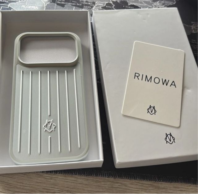 Custodia RIMOWA per iPhone 17 Pro Max Argento