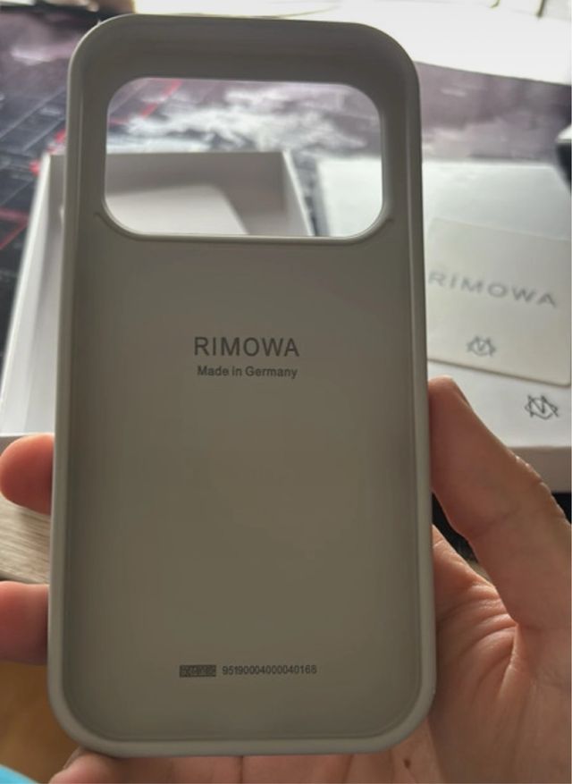 Custodia RIMOWA per iPhone 17 Pro Max Argento