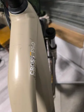 Bicicleta Eléctrica Cube Cross Pro E-Trekking