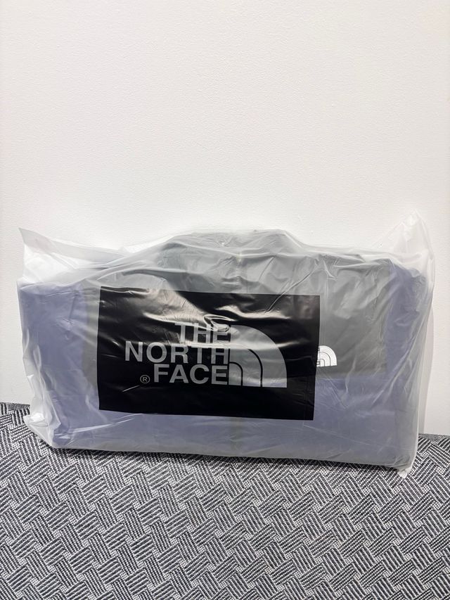 Cazadora The North Face azul y negra