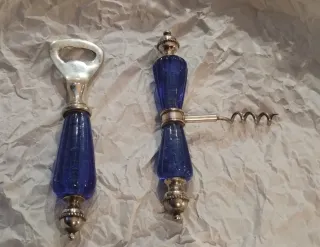 Apribottiglie e cavatappi antichi.