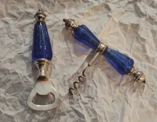 Apribottiglie e cavatappi antichi.