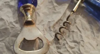 Apribottiglie e cavatappi antichi.