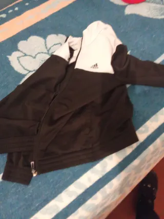 Sudadera Adidas Talla M Negra y Blanca