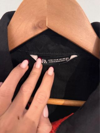 Chaqueta Zara Roja y Negra Cropped