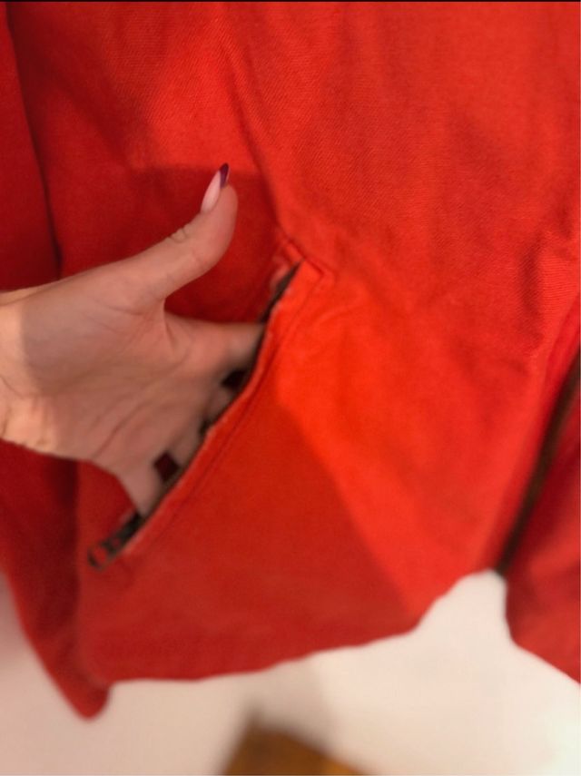 Chaqueta Zara Roja y Negra Cropped