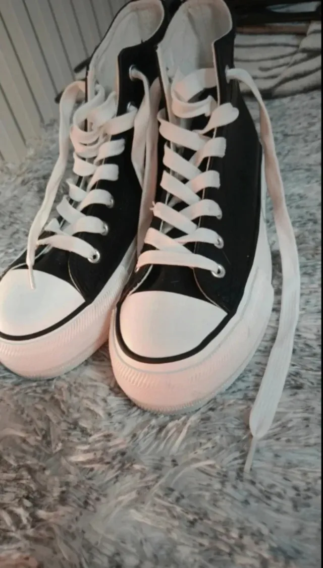 Zapatillas altas mujer negras y blancas