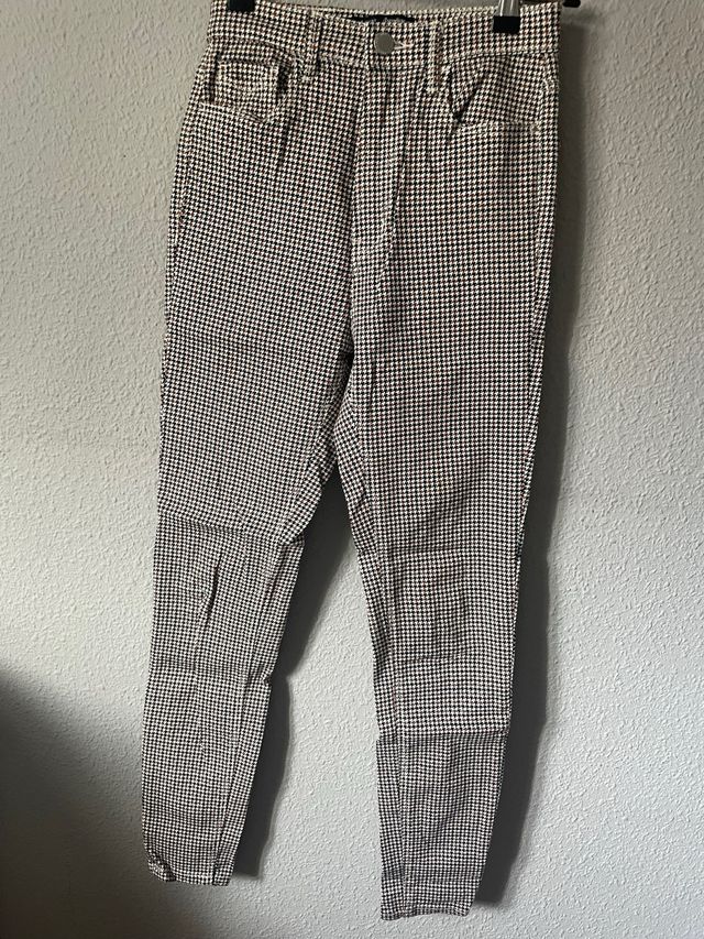 Pantalón cuadros Stradivarius