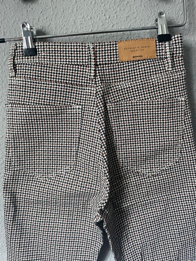 Pantalón cuadros Stradivarius