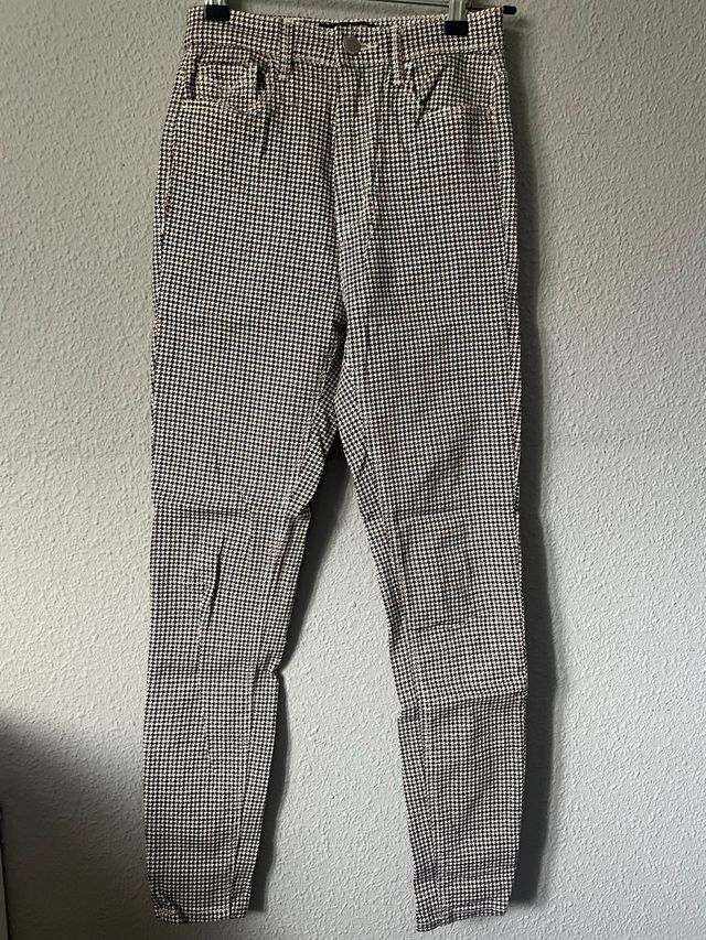 Pantalón cuadros Stradivarius