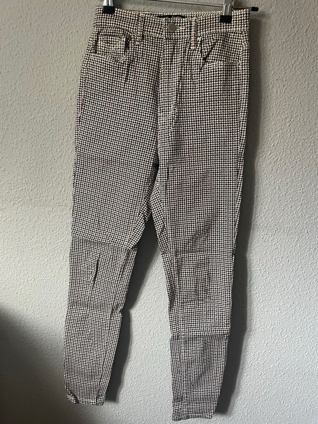 Pantalón cuadros Stradivarius