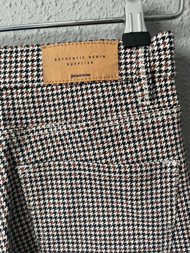 Pantalón cuadros Stradivarius